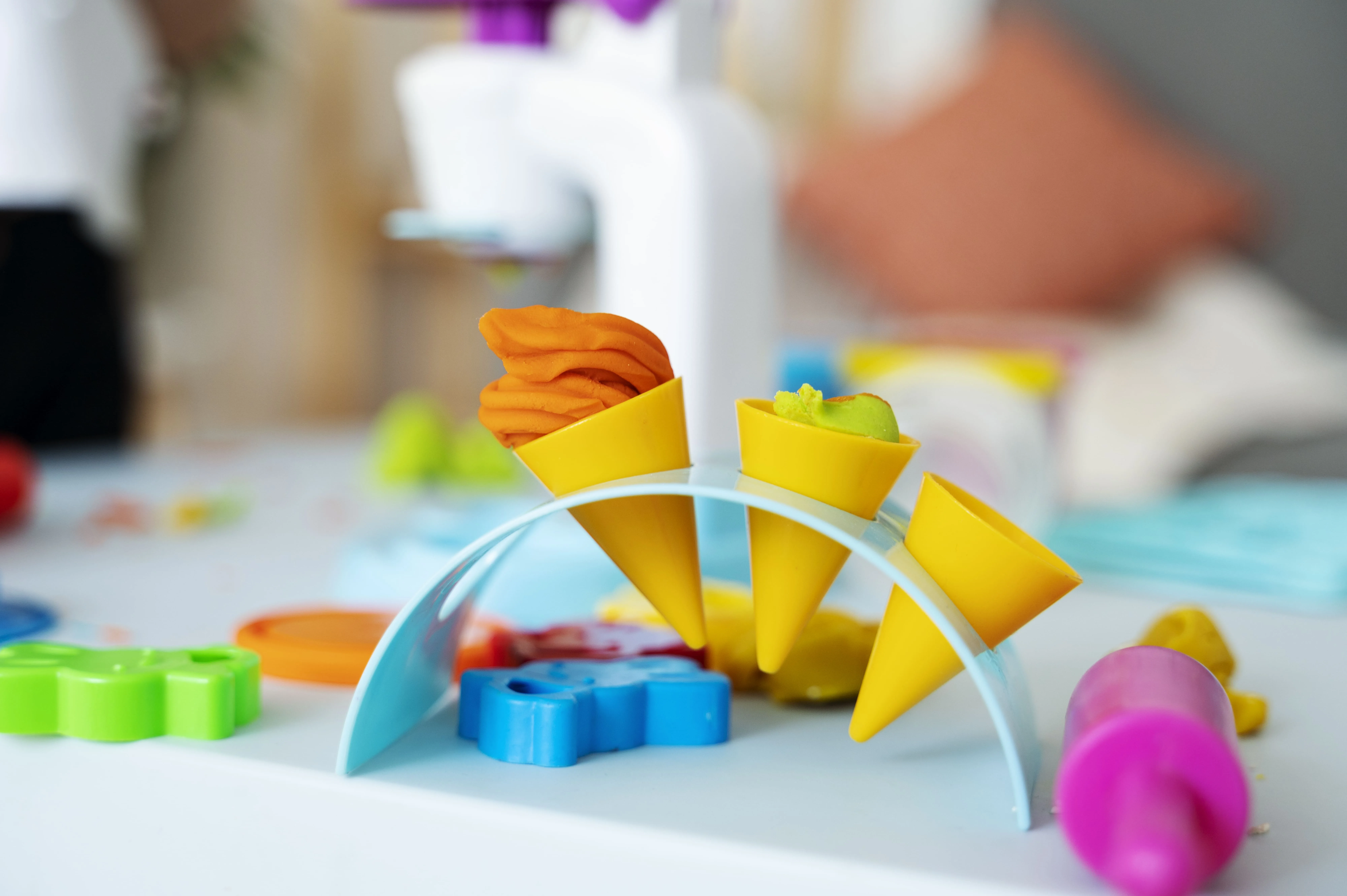 Parts with colorants for toys